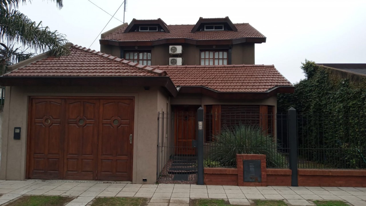 CASA AMPLIA CON PILETA EN JOSE C PAZ